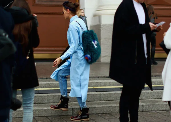 SIRT ÇANTANIZLA ŞIK GÖRÜNMENİN 25 YOLU (14)