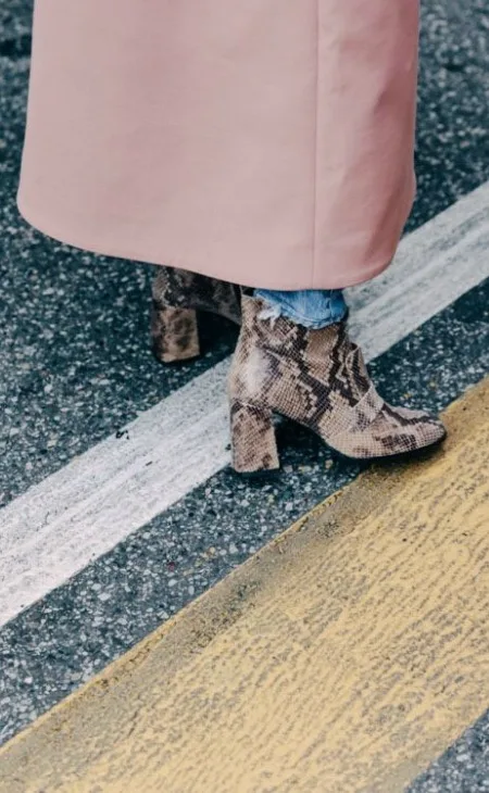 yılan derisi botlar iyi kombin önerileri 7