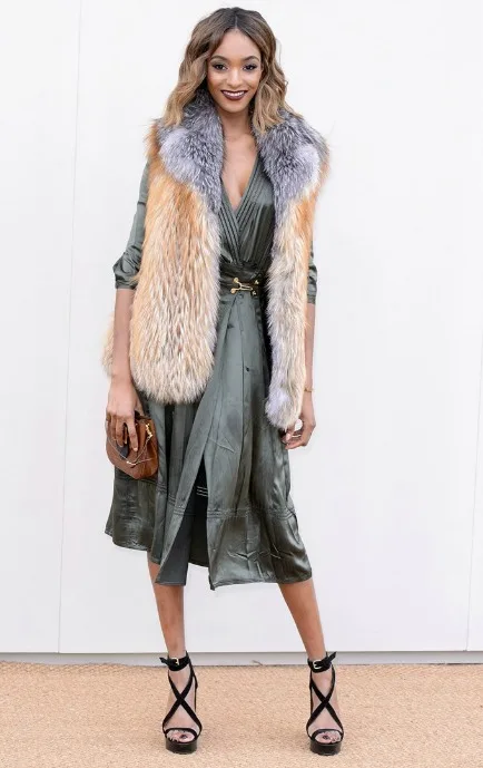 ünlülerden saten elbise giymenin dersleri 432