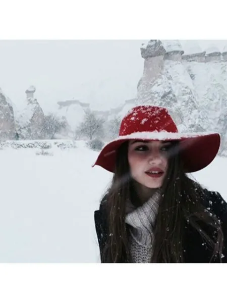 ünlülerin yılbaşı fotoğrafları hande erçel