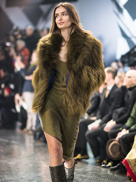 H&M STUDIO DEFİLESİNİ CANLI İZLEYİN