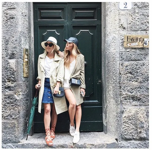 BU HAFTA SONU BEYAZ TİŞÖRTLE YAPABİLECEĞİNİZ 7 KOMBİN (7)