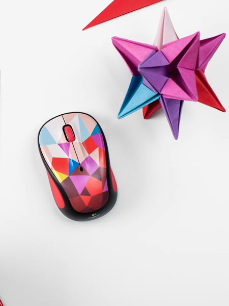 TEKNOLOJİ MERAKLISI SEVGİLİLERE: LOGITECH PLAY COLLECTION