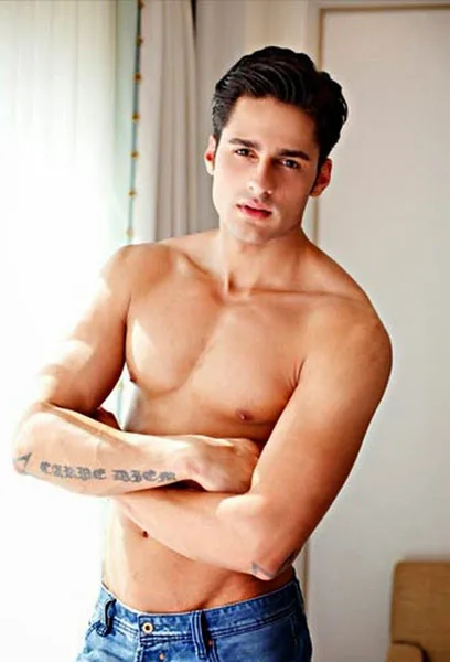 EKRANDA VÜCUTLARIYLA DİKKAT ÇEKEN 7 YAKIŞIKLI (1)