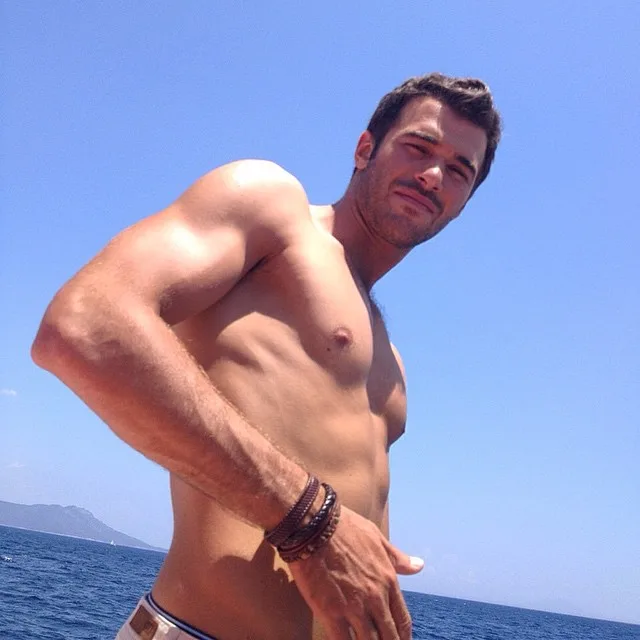 EKRANDA VÜCUTLARIYLA DİKKAT ÇEKEN 7 YAKIŞIKLI (2)