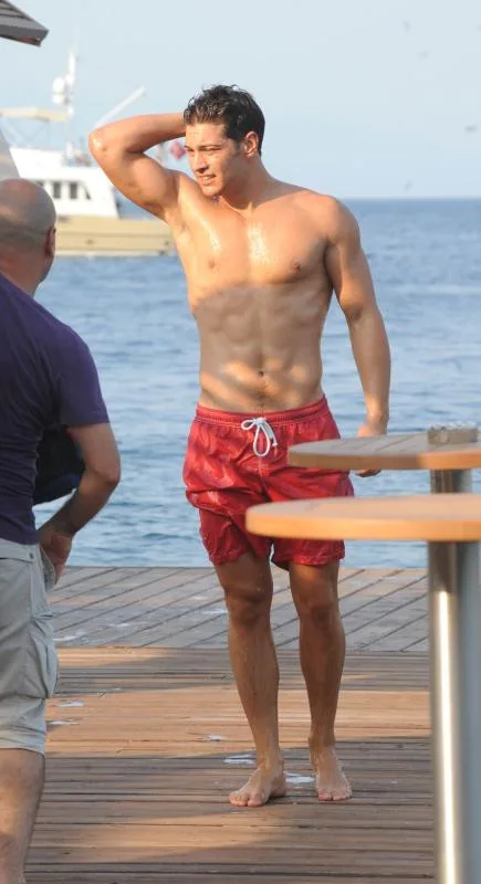 EKRANDA VÜCUTLARIYLA DİKKAT ÇEKEN 7 YAKIŞIKLI (6)