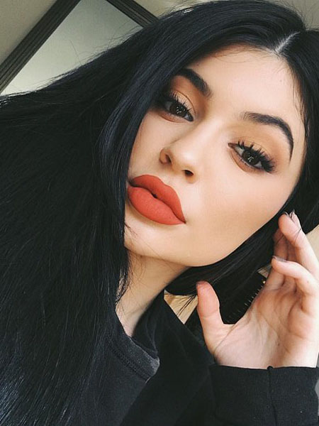 EN ÇOK TERCİH EDİLEN 10 KADİFE DOKULU MAT RUJ