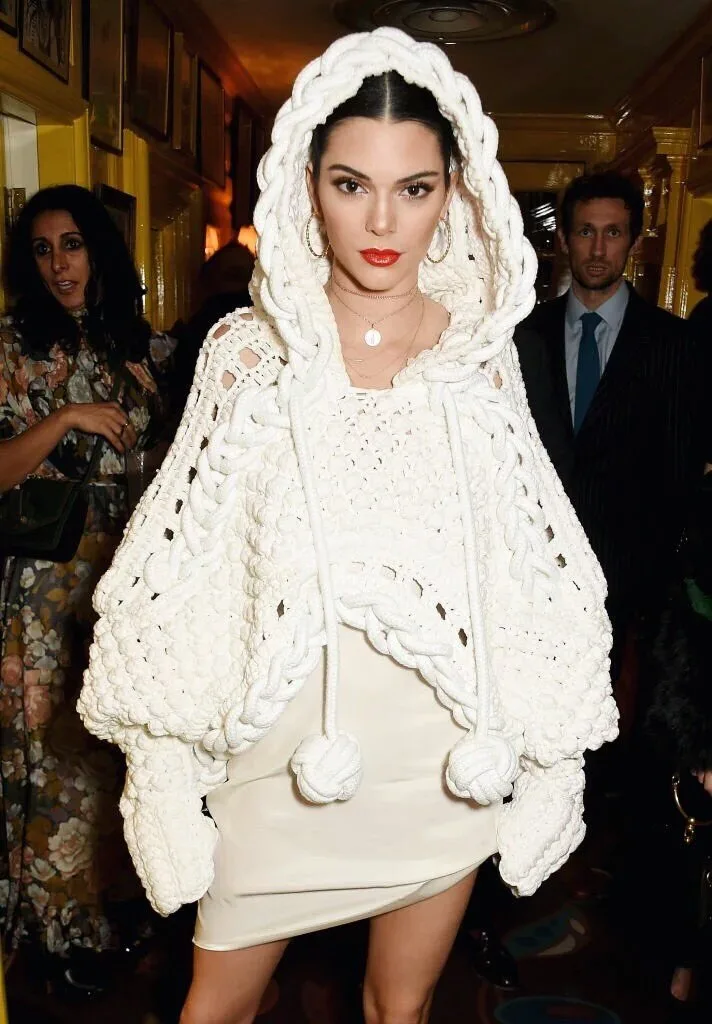 KIŞIN BEYAZ PARÇALARI GİYMENİN 22 YOLU (1)