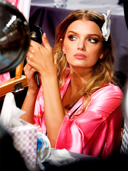 MAKYAJA YENİ BAŞLAYANLAR İÇİN EN İYİ 10 ÜRÜN