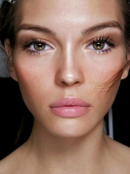 ROMANTİK DOĞAL MAKYAJ NASIL YAPILIR?