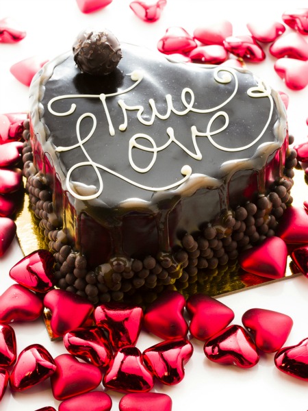 SEVGİLİLER GÜNÜ İÇİN ÖZEL BİR PASTA KAZANMAK İSTER MİSİNİZ?