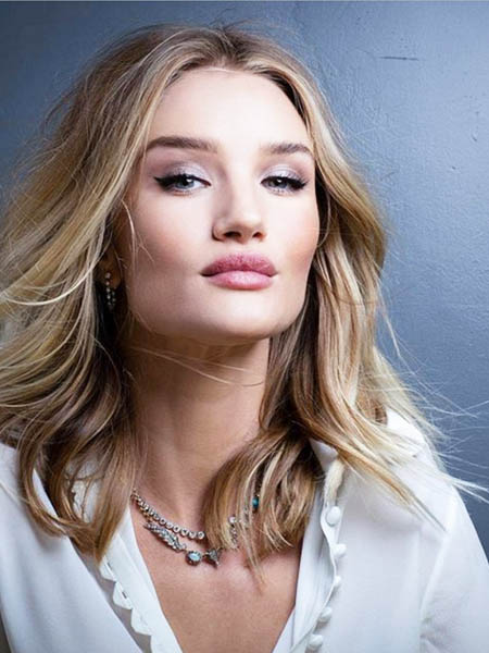 10 DAKİKADA ROSIE HUNTINGTON-WHITELEY MAKYAJI YAPIN