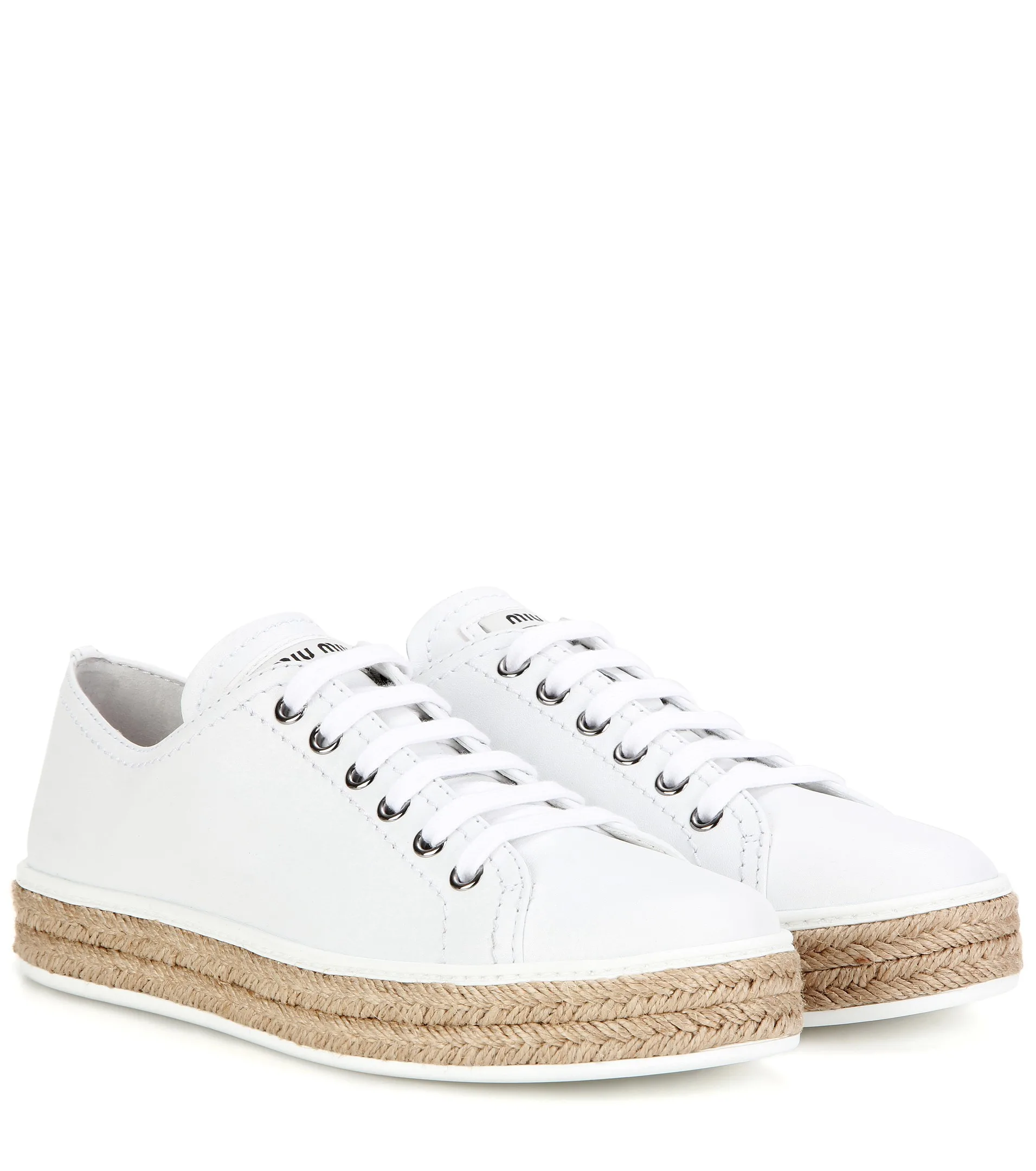 BAHARIN RUHUNU YANSITABİLECEĞİNİZ 10 BEYAZ AYAKKABI (1)