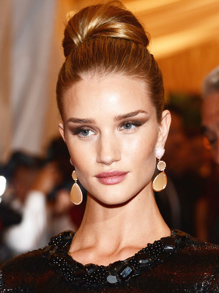 YÜZ İFADENİZİ DEĞİŞTİRECEK MAKYAJ HİLELERİ