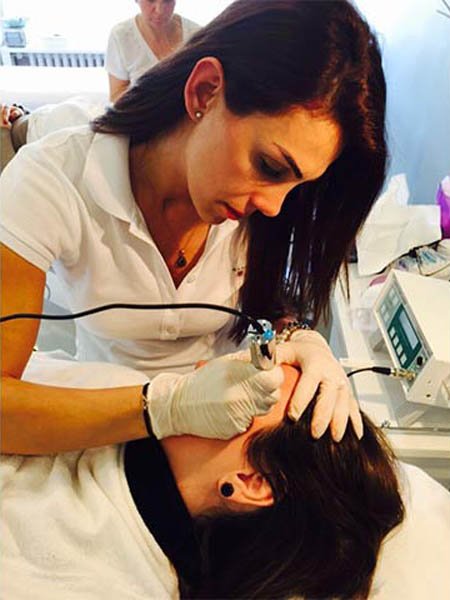 KALICI MAKYAJ NEDİR, NASIL UYGULANIR?