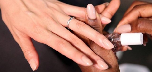 DOĞAL VE CAZİBELİ EN İYİ 9 NUDE OJE