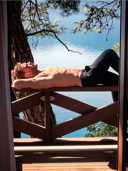 KEREM BÜRSİN SOSYAL MEDYAYI YERİNDEN OYNATTI