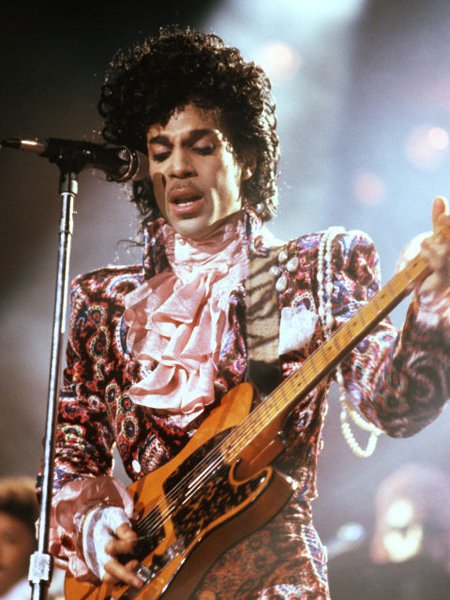 PRINCE’İ EN İYİ 31 GÖRÜNÜMÜYLE ANIYORUZ