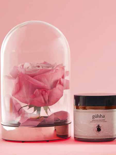 ANNELER GÜNÜ’NDE SAF VE SEVGİ DOLU HEDİYELER GULSHA’DAN