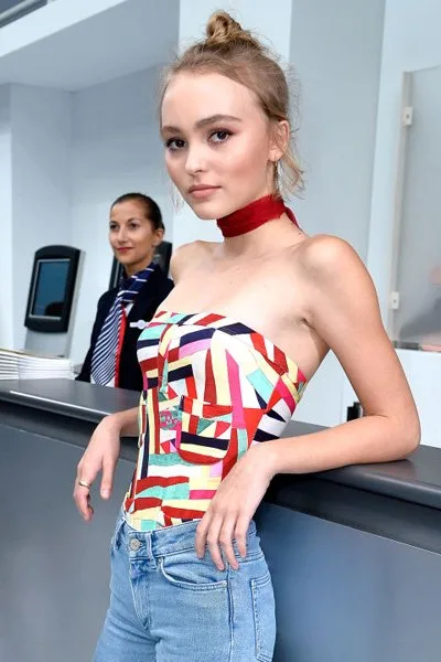 ÜNLÜ İSİMLERDEN TASMA KOLYE TAKMANIN YOLLARI (17)