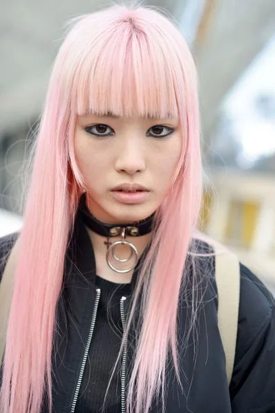 ÜNLÜ İSİMLERDEN TASMA KOLYE TAKMANIN YOLLARI (3)