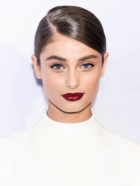 ÜNLÜLERİN VAZGEÇEMEDİĞİ MAKYAJ ÜRÜNLERİ