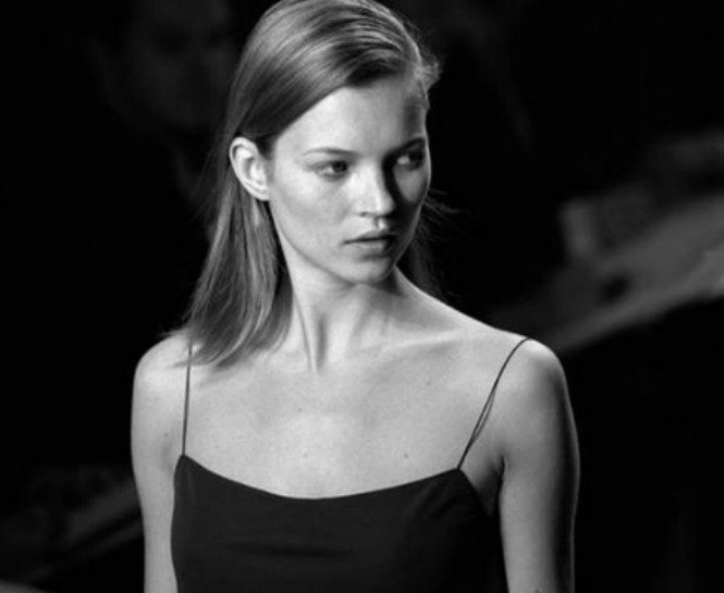 İP ASKILI ELBİSELER İÇİN EN UYGUN SAÇ MODELLERİ