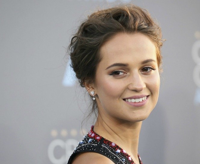 KUSURSUZ GÜZELLİK SELFIE’LERİNDE KULLANILAN EN İYİ 10 FONDÖTEN