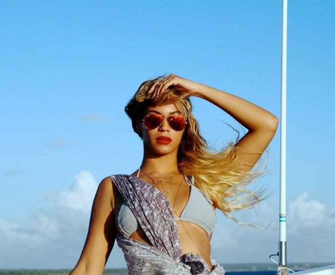 SAÇLARINIZI BU YAZ DENİZ VE HAVUZDAN KORUMANIN 8 YOLU