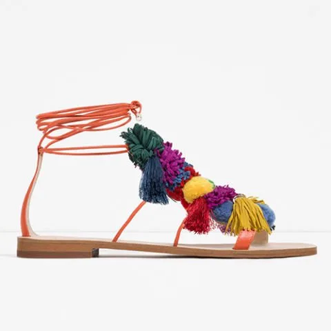 SEZONUN EN HAVALI ADIMLARINI ATACAĞINIZ 10 PONPONLU AYAKKABI (4)