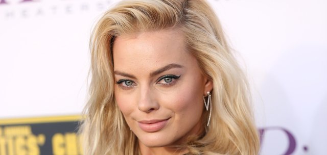 PLATİN SAÇ VE KOYU RENK KAŞLARIN UYUMUNA EN İYİ 16 ÖRNEK