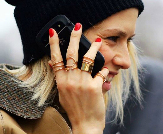 YÜZÜKLERİNİZİ KOMBİNLERKEN İŞİNİZE YARAYACAK 11 ÖNERİ