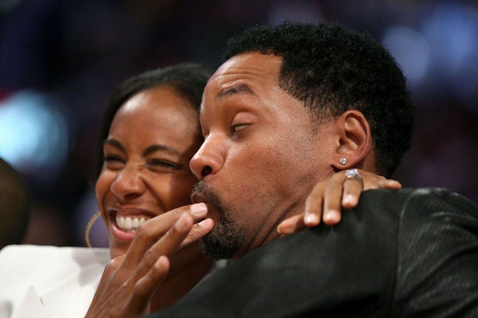 ÜNLÜ ÇİFTLERİN KAMERALARA YANSIYAN EN GARİP ANLARI (4)