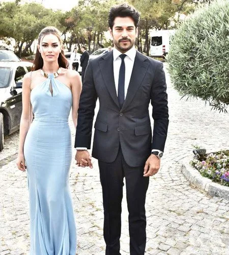 AŞKLARINA İMRENEREK BAKTIĞIMIZ ÜNLÜ ÇİFTLER (9)