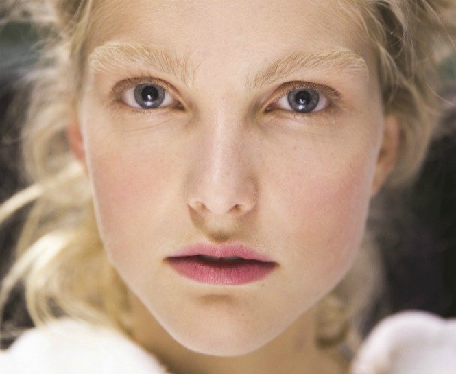 TAPTAZE BİR GÖRÜNÜM İÇİN SAHİP OLMANIZ GEREKEN İNCE YAPILI 6 ÜRÜN