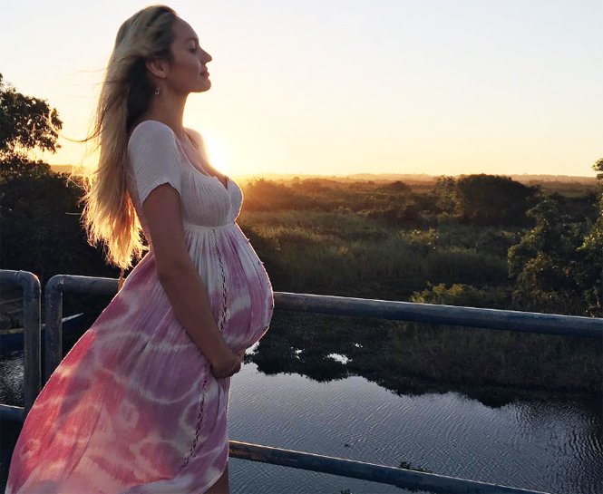 VİCTORIA’S SECRET MELEKLERİNDEN HAMİLE STİLİ DERSLERİ