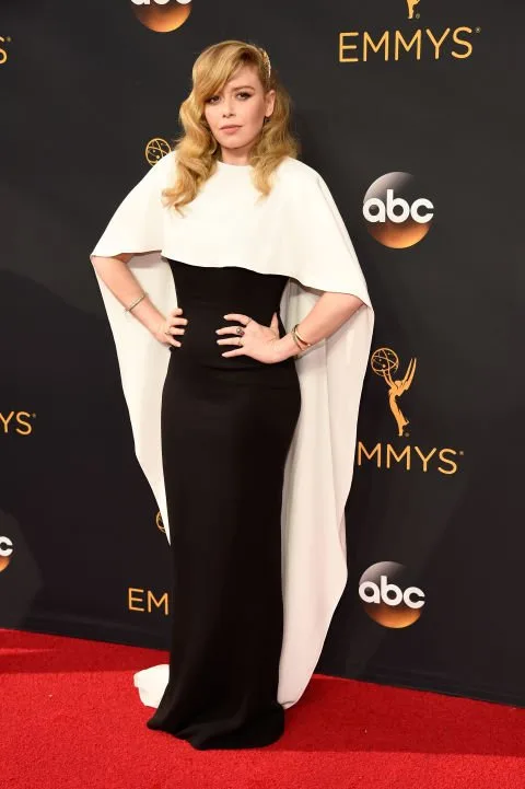 2016 EMMY ÖDÜLLERİ'NDEN EN İYİ KIRMIZI HALI GÖRÜNÜMLERİ (16)