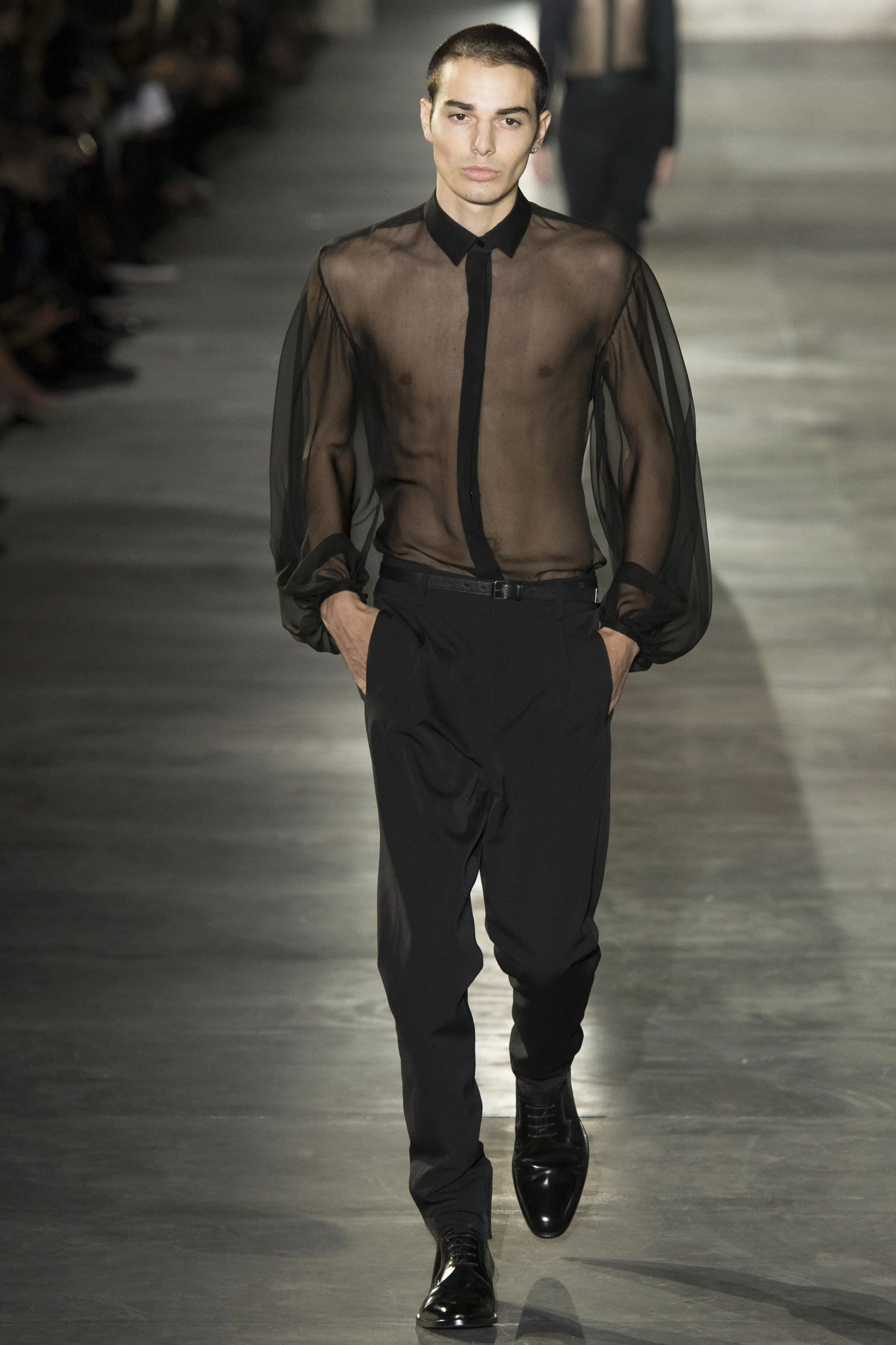 ANTHONY VACCARELLO İLK SAINT LAURENT KOLEKSİYONUYLA KARŞINIZDA (5)