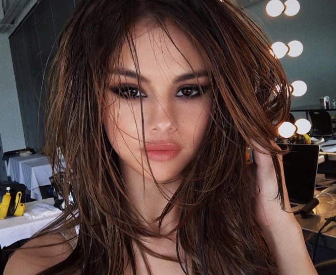 SELENA GOMEZ’İN FAVORİSİ OLAN 6 MAKYAJ ÜRÜNÜ