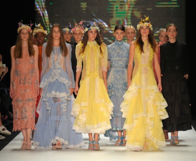 BORA AKSU İLKBAHAR / YAZ 2017 KOLEKSİYONU