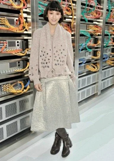 CHANEL DEFİLESİNİN STİLİYLE ETKİLEYEN KONUKLARI 3