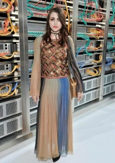 CHANEL DEFİLESİNİN STİLİYLE ETKİLEYEN KONUKLARI 90