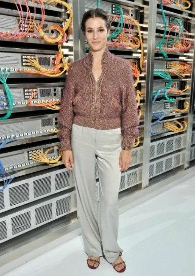 CHANEL DEFİLESİNİN STİLİYLE ETKİLEYEN KONUKLARI bg