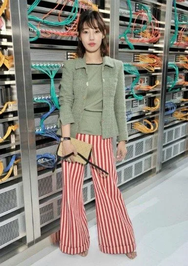 CHANEL DEFİLESİNİN STİLİYLE ETKİLEYEN KONUKLARI fd