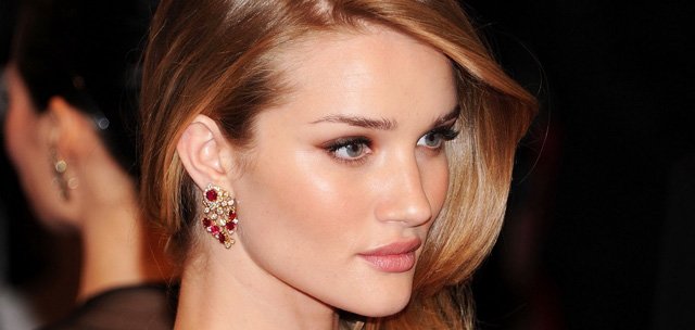 ROSIE HUNTINGTON-WHITELEY GÜZELLİK RUTİNİNİ PAYLAŞTI