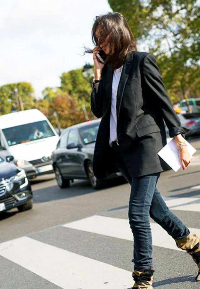 SİYAH JEANLERİNİZİ HAFTANIN HER GÜNÜNE UYARLAMANIN YOLLARI (4)