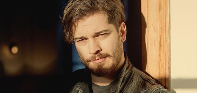 EKRANIN HANGİ YAKIŞIKLI OYUNCUSU FAVORİNİZ?