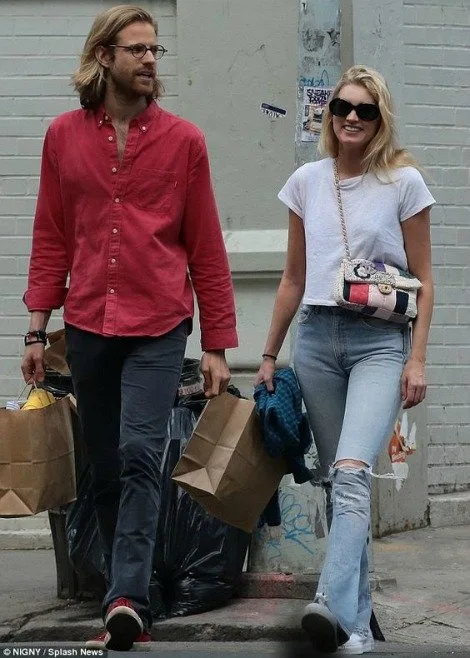 ÜNLÜ MODELLERİN RADARLARA TAKILAN ERKEK ARKADAŞLARI s