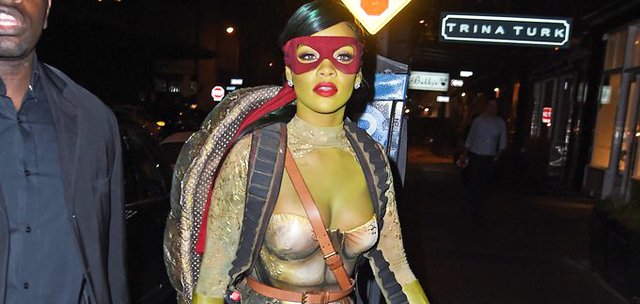 ÜNLÜLERİN EN İYİ CADILAR BAYRAMI KOSTÜMLERİ