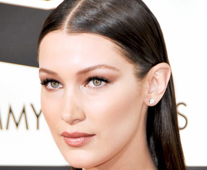 Açık Tenliler İçin En İyi 11 Aydınlatıcı